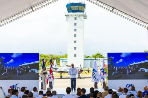 Inauguran moderna torre de control y sistema de balizamiento en Base Aérea de San Isidro Inauguran moderna torre de control y sistema de balizamiento en base aérea de san isidro