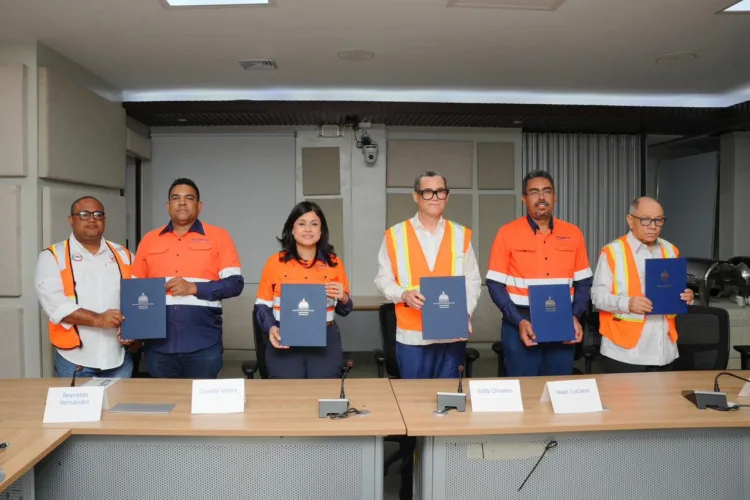 Barrick pueblo viejo y sindicato firman tercer convenio colectivo