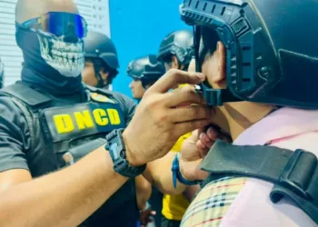 Caen ocho hombres vinculados al decomiso de 1. 7 toneladas de cocaína