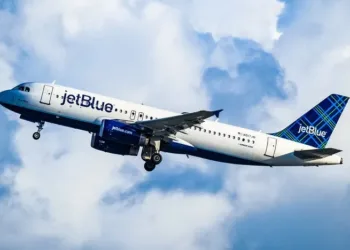 Jetblue cesará vuelos hacia newark y boston a partir de julio