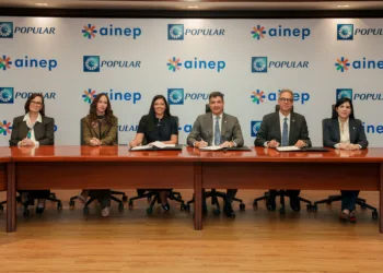 De izquierda a derecha, los señores adriana del conte, carmina peña, wara gonzález, christopher paniagua, josé mármol y mariel bera.
