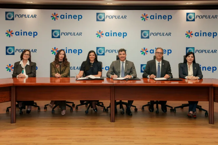 De izquierda a derecha, los señores adriana del conte, carmina peña, wara gonzález, christopher paniagua, josé mármol y mariel bera.