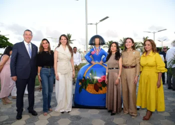 Santo domingo recibe la menina «frutas de dominicana» en el malecón deportivo