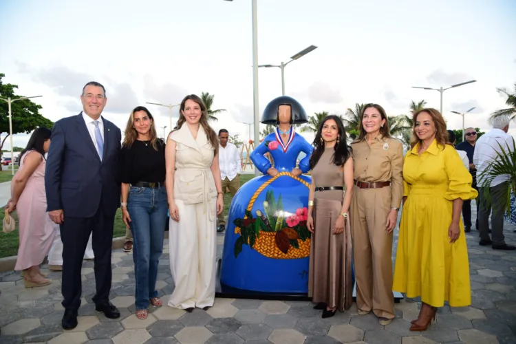 Santo domingo recibe la menina «frutas de dominicana» en el malecón deportivo