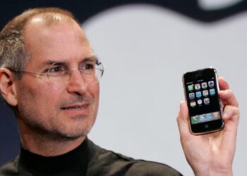 La frase que jobs pronunció ese día lleva dos décadas circulando en oficinas, redes sociales y camisetas. (ap foto/paul sakuma)
