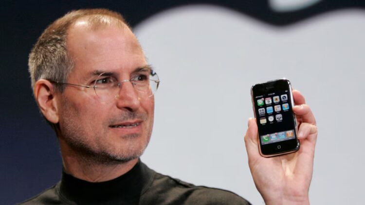 La frase que jobs pronunció ese día lleva dos décadas circulando en oficinas, redes sociales y camisetas. (ap foto/paul sakuma)