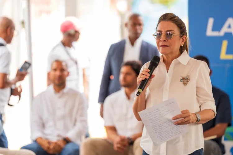 Carolina mejía en villa francisca: “estamos para seguir poniendo los oídos en el pueblo”