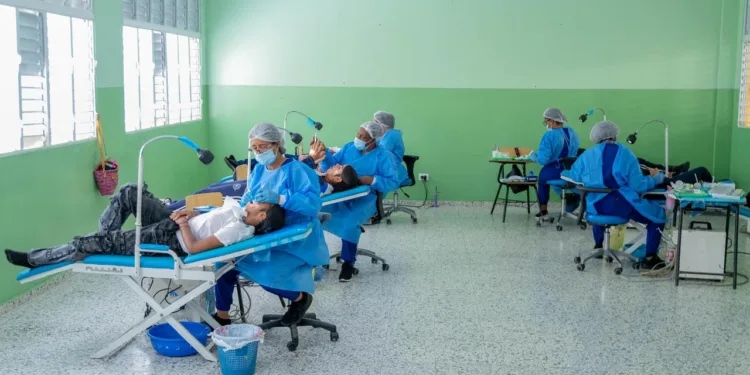 Más de 650 estudiantes de la vega recibieron atenciones de salud durante jornada del inabie