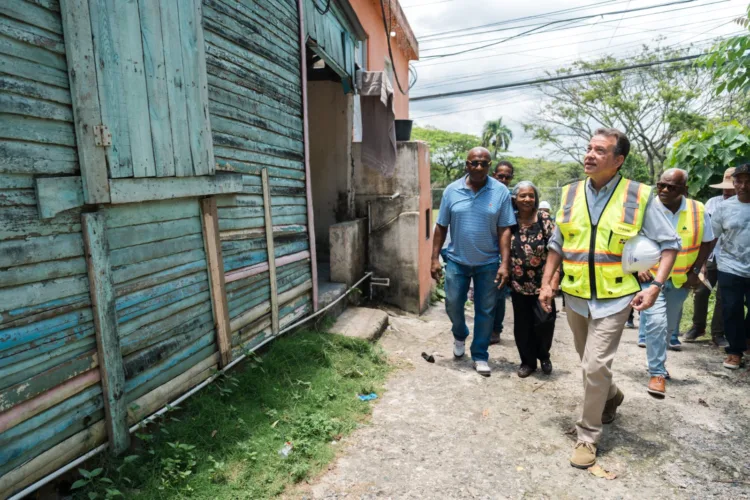 Mivhed inicia reparación de viviendas en la isabela