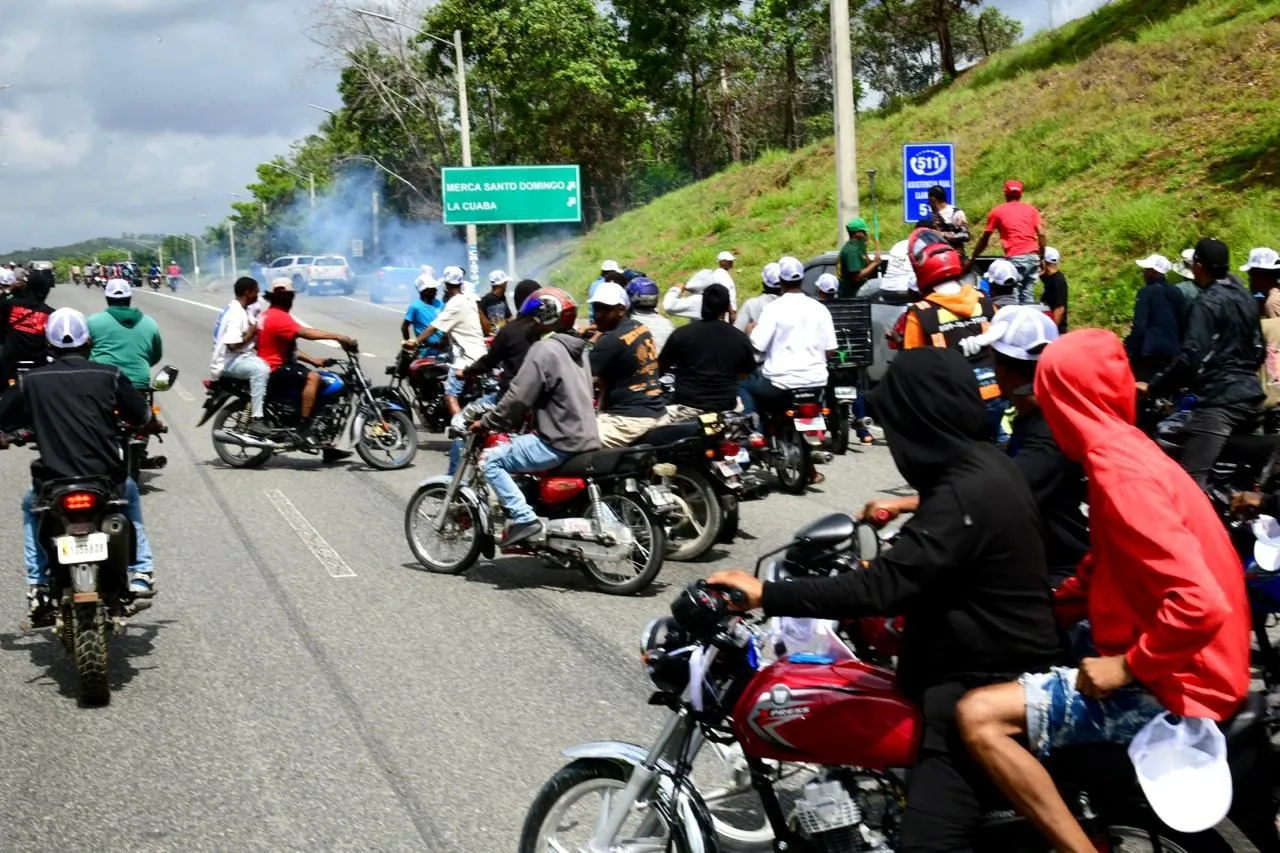 Policía nacional arremete con bombas lacrimógenas contra marcha pacífica en la cuaba
