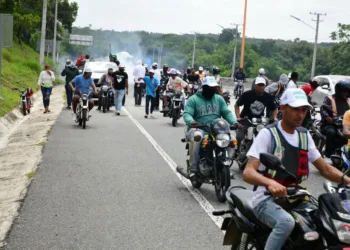 Policía nacional arremete con bombas lacrimógenas contra marcha pacífica en la cuaba