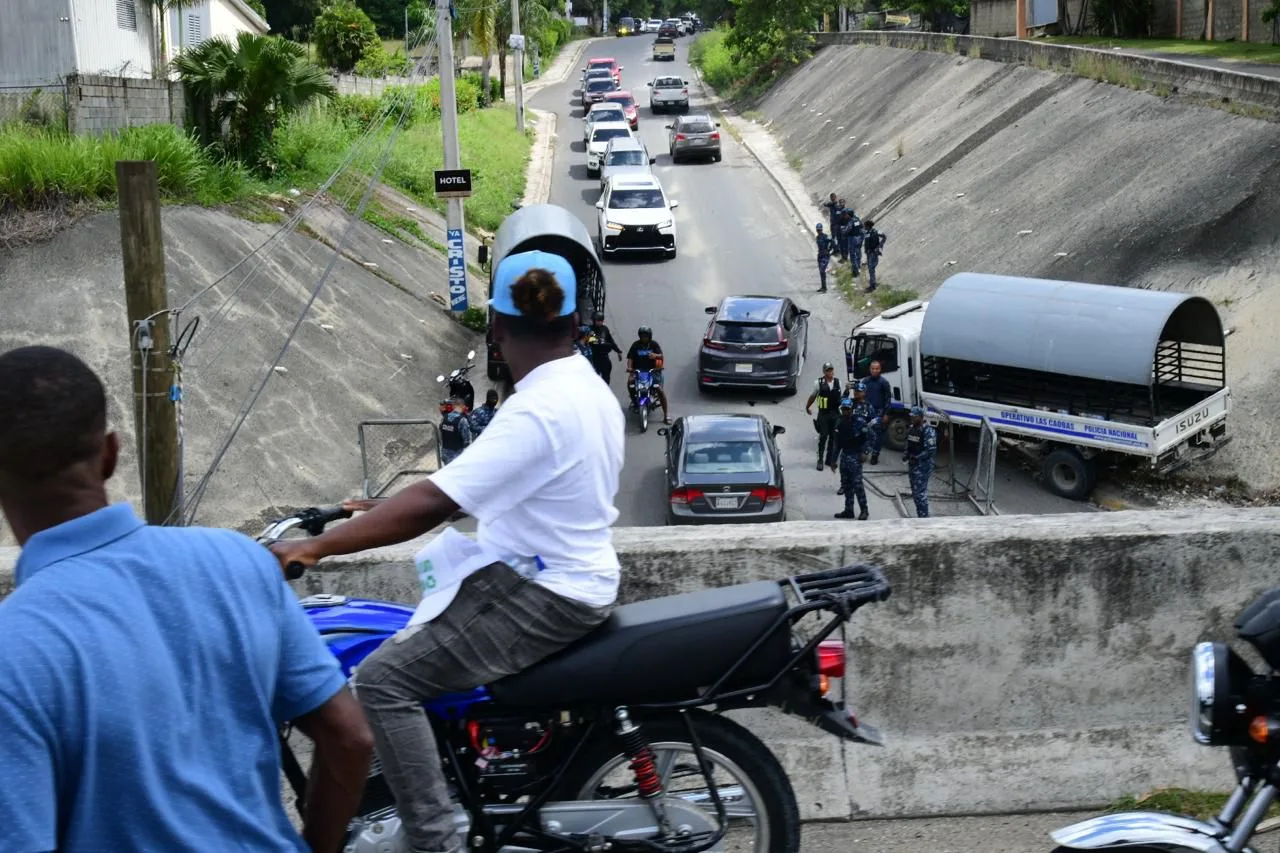Policía nacional arremete con bombas lacrimógenas contra marcha pacífica en la cuaba