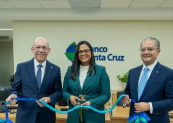 Banco santa cruz inaugura nuevo centro de negocios en mao, valverde