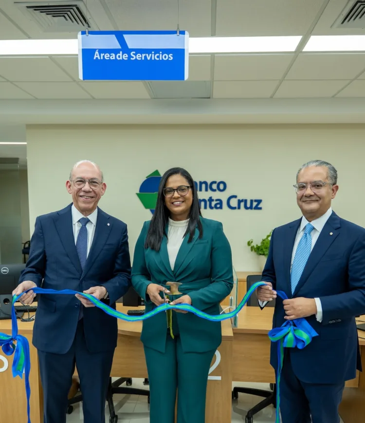 Banco santa cruz inaugura nuevo centro de negocios en mao, valverde