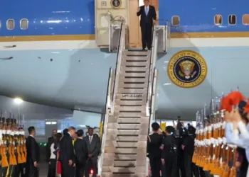 Donald trump llega a pekín para su segunda visita a china desde 2017