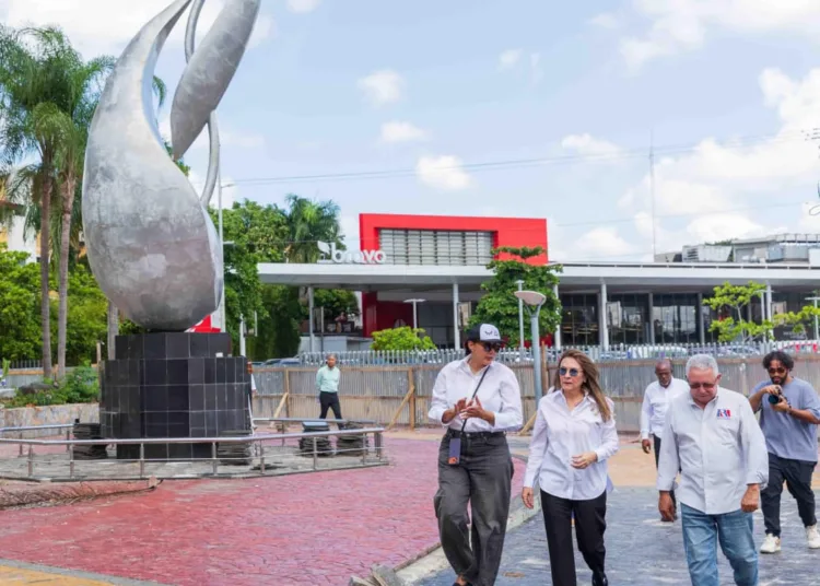 Carolina supervisa avances en remodelación del parque núñez de cáceres