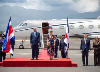 Presidente abinader llega a costa rica para investidura de laura fernández