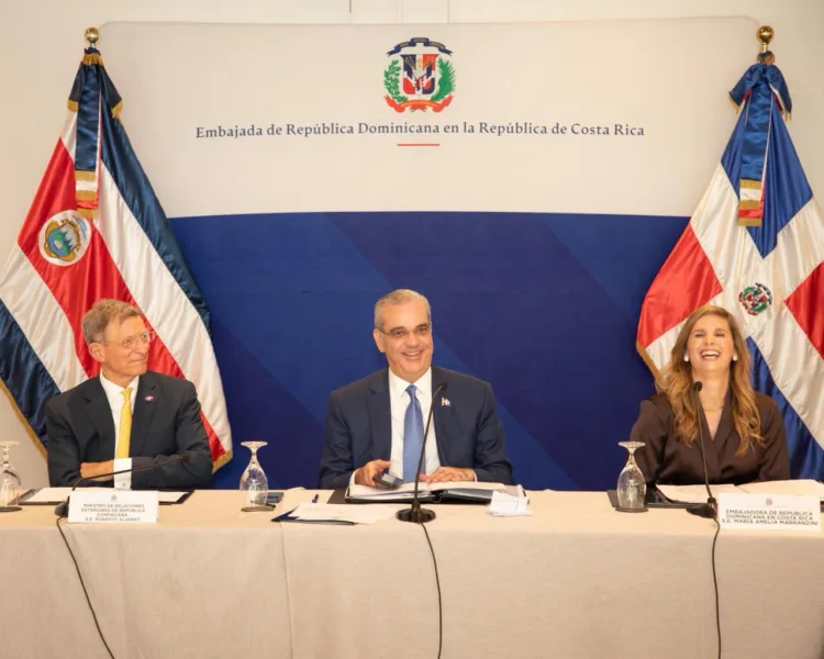 Presidente abinader promueve inversión dominicana ante empresarios en costa rica