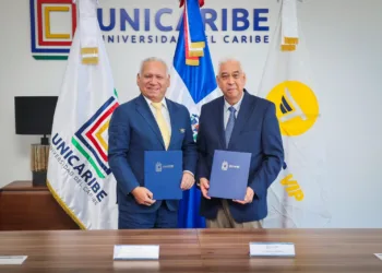 Tripulante vip y unicaribe firman acuerdo de cooperación educativa