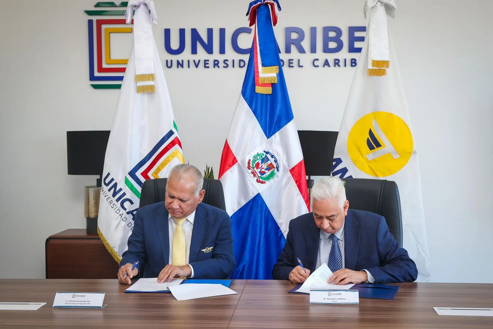 Tripulante vip y unicaribe firman acuerdo de cooperación educativa