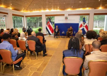 Abinader reafirma compromiso con la diáspora dominicana en costa rica