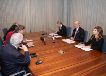 Presidente abinader sostiene reuniones con isaac herzog y christopher landau durante la toma de posesión de laura fernández en costa rica