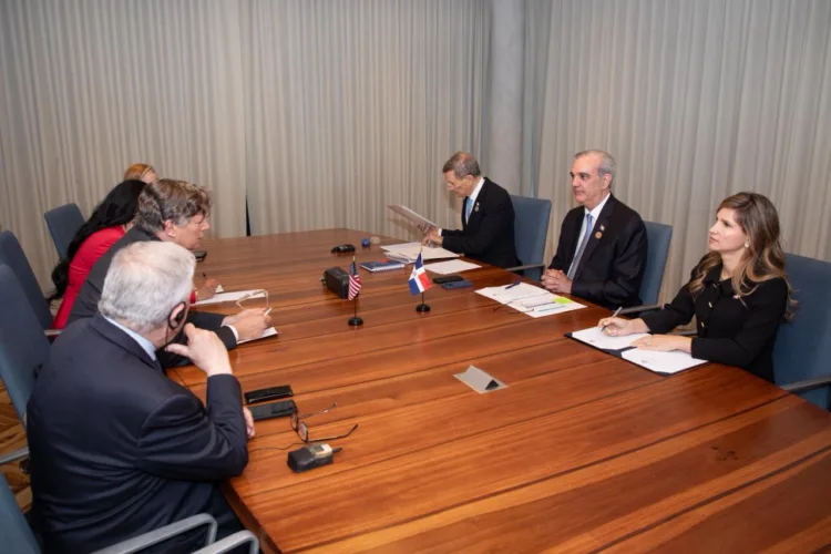 Presidente abinader sostiene reuniones con isaac herzog y christopher landau durante la toma de posesión de laura fernández en costa rica