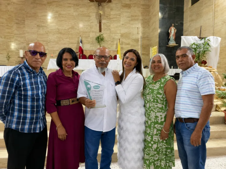 A la izquierda. Lcdo. Rafael amor herrera, ada guzmán (encargada de relaciones internacionales). Luìs moreno cárdenas (pasado presidente, cipesa), dra. Carol g. Martínez medina (actual presidenta de cipesa) lcda. Yris neida cuevas amador (pasada presidenta, cipesa) y lcdo. Victoriano núñez (pasado presidente, cipesa)