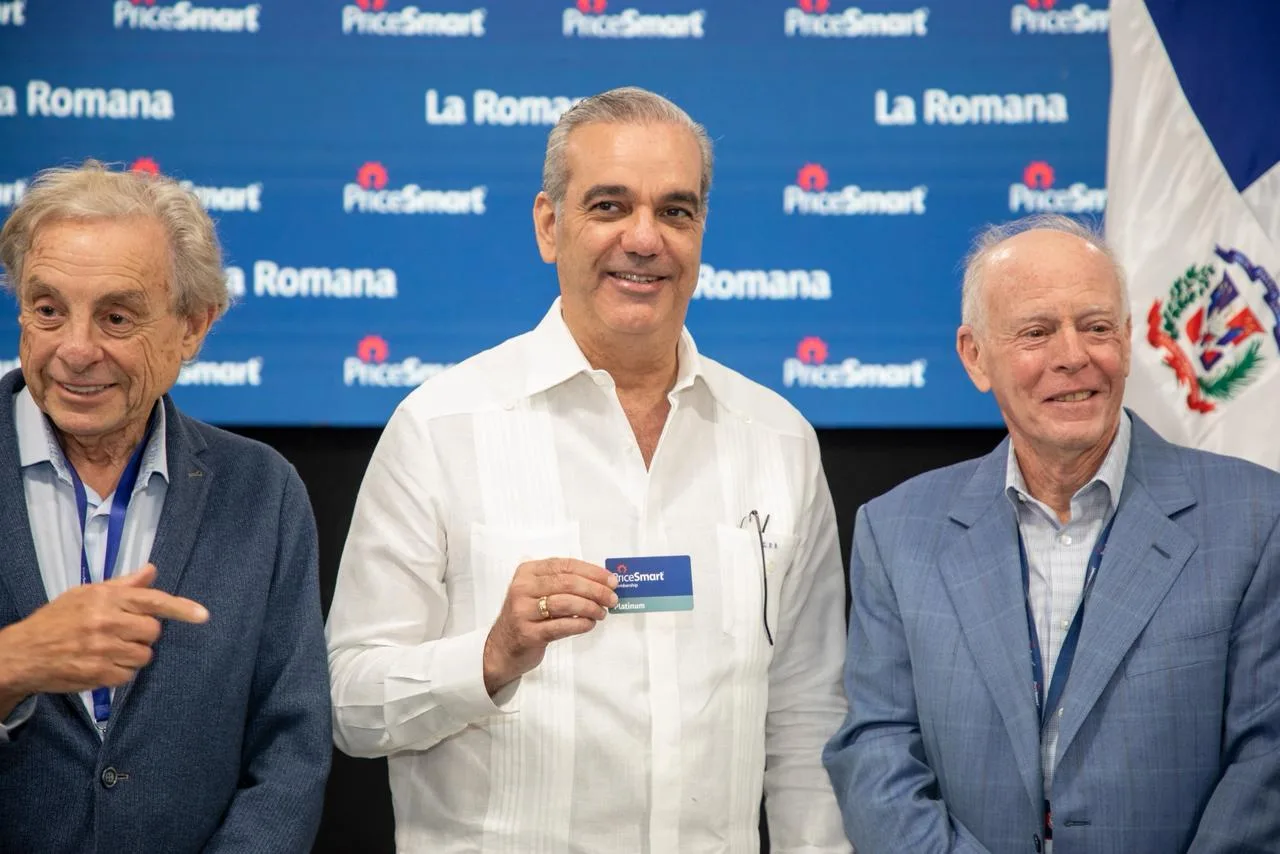 Con la presencia del presidente abinader, pricesmart abre nueva sucursal en la romana