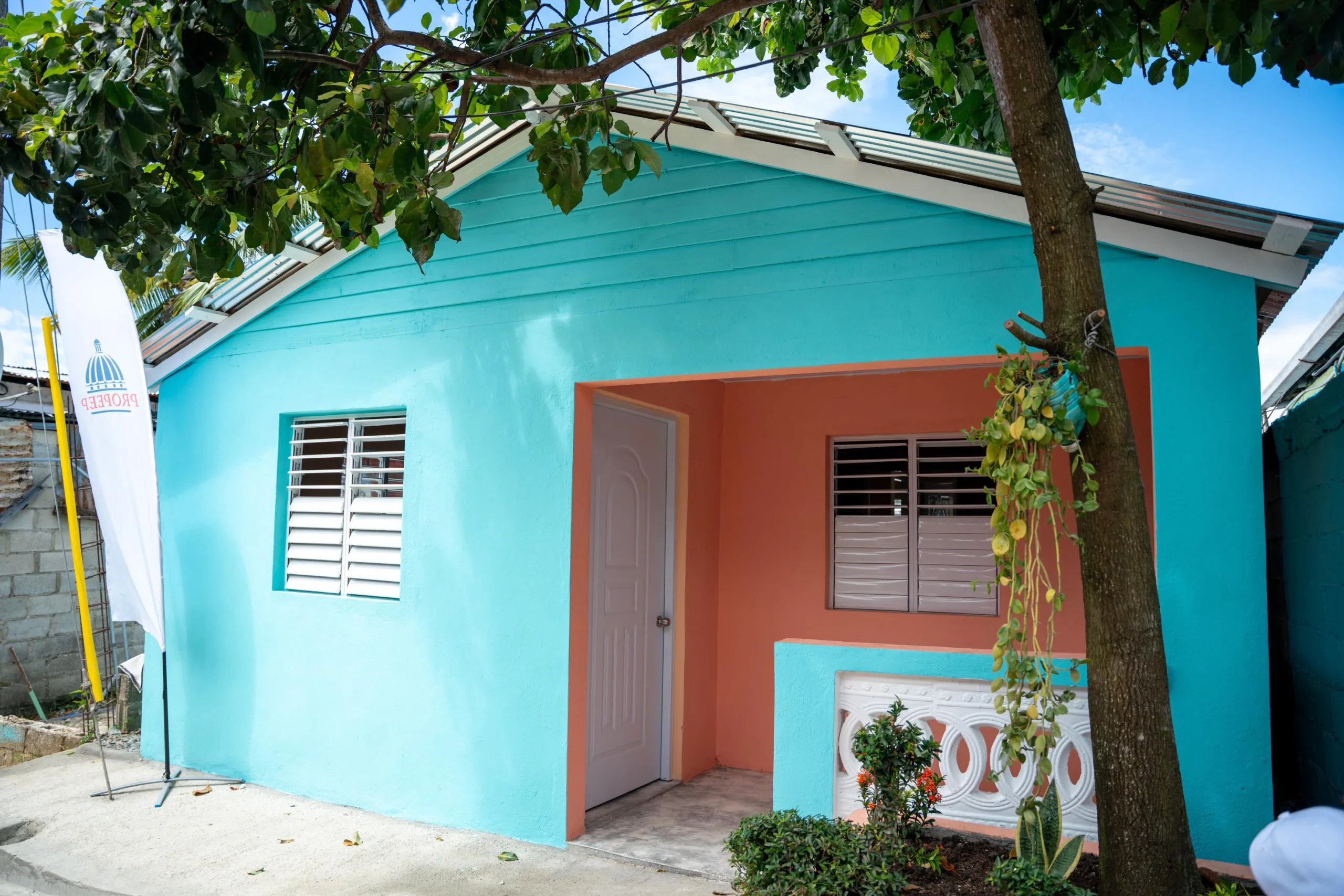 Propeep entrega vivienda reconstruida en pantoja a familia afectada por lluvias