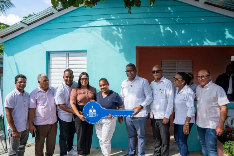 Propeep entrega vivienda reconstruida en pantoja a familia afectada por lluvias