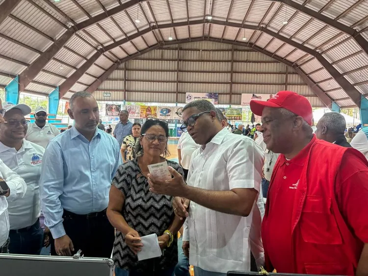 Jornada "primero tú" de propeep beneficia a cientos en santiago