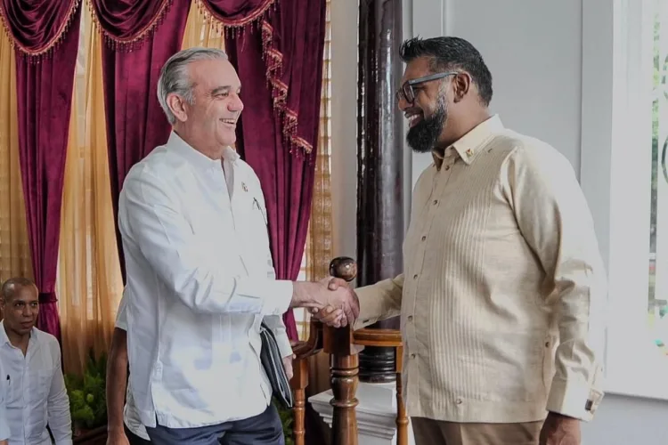 Presidente abinader regresa al país y se reintegra de inmediato a sus labores en el palacio nacional