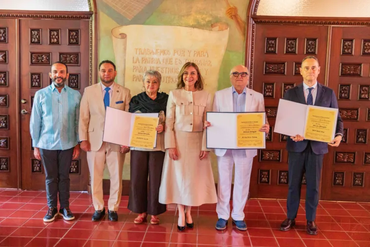 Adn declara huéspedes distinguidos a expositores del congreso de geopolítica