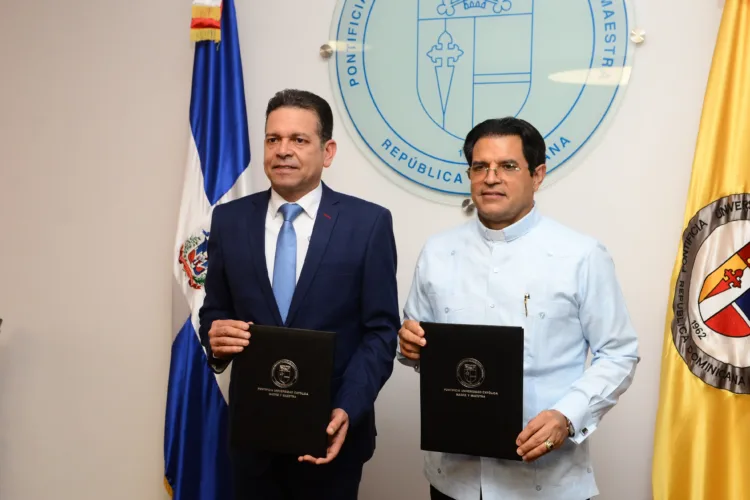Proindustria y pucmm firman acuerdo para impulsar innovación y competitividad