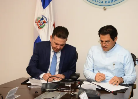 Proindustria y pucmm firman acuerdo para impulsar innovación y competitividad