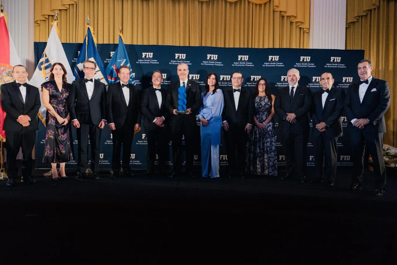 Presidente abinader advierte sobre riesgos que enfrentan las sociedades democráticas
