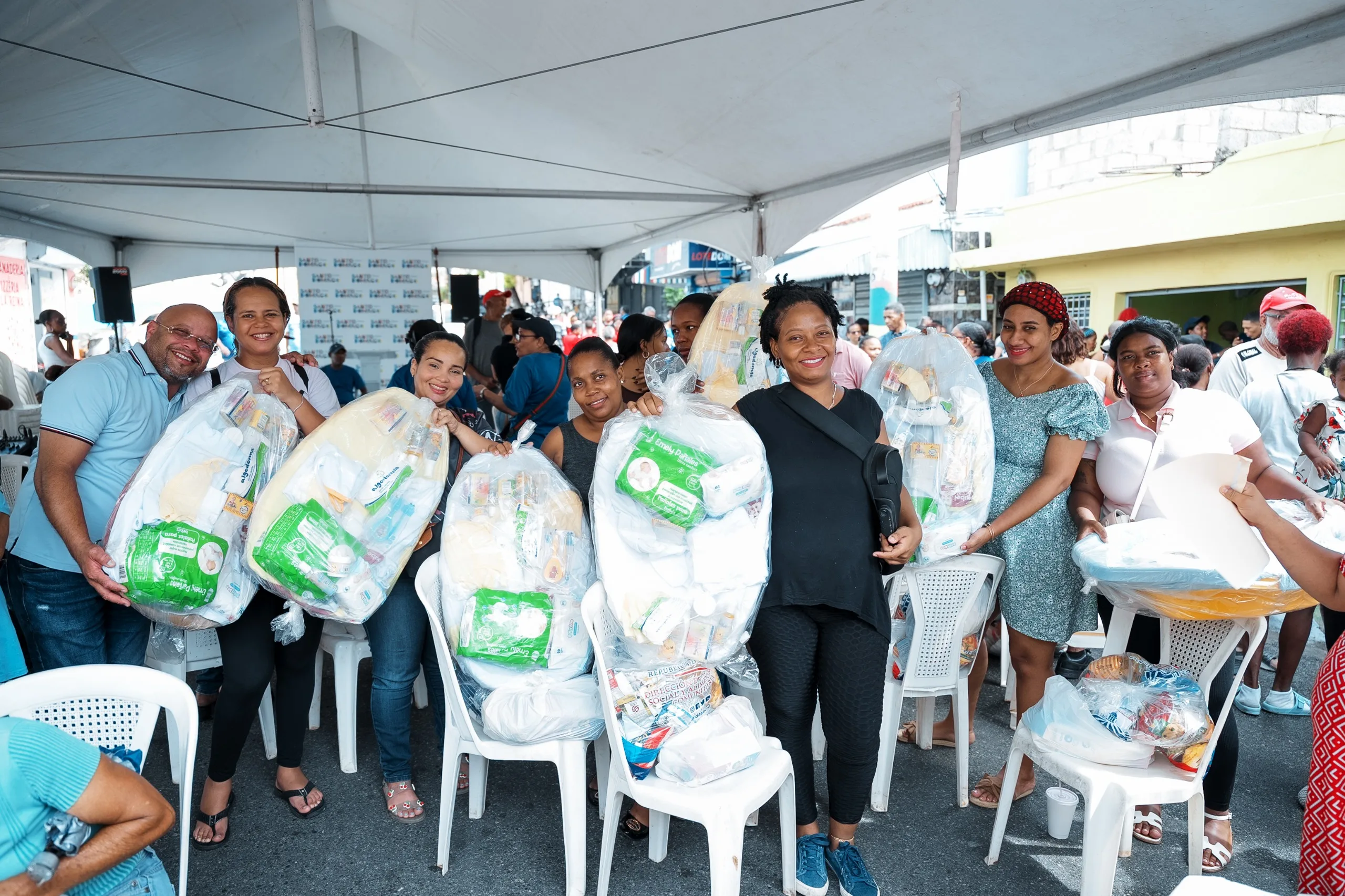 Alcaldía del distrito nacional lleva a villa francisca operativo médico y social