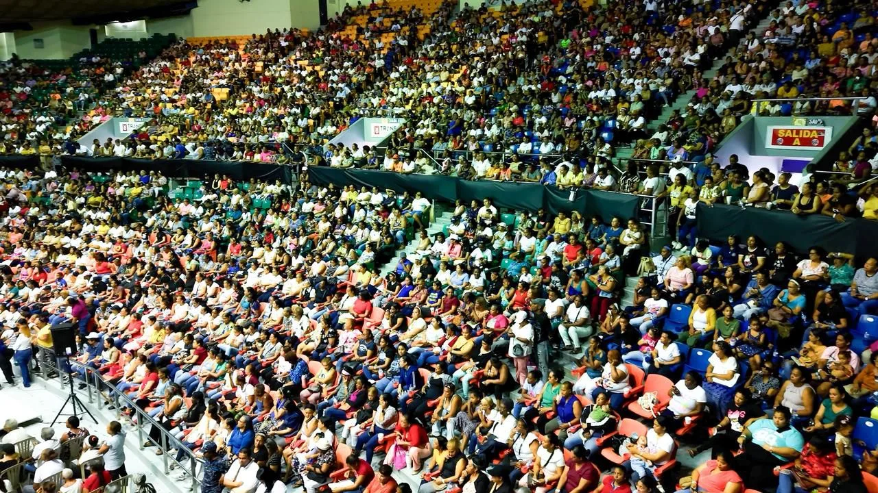 Gobierno reconoce y entrega premios a más de 10 mil madres de santiago a través de dasac