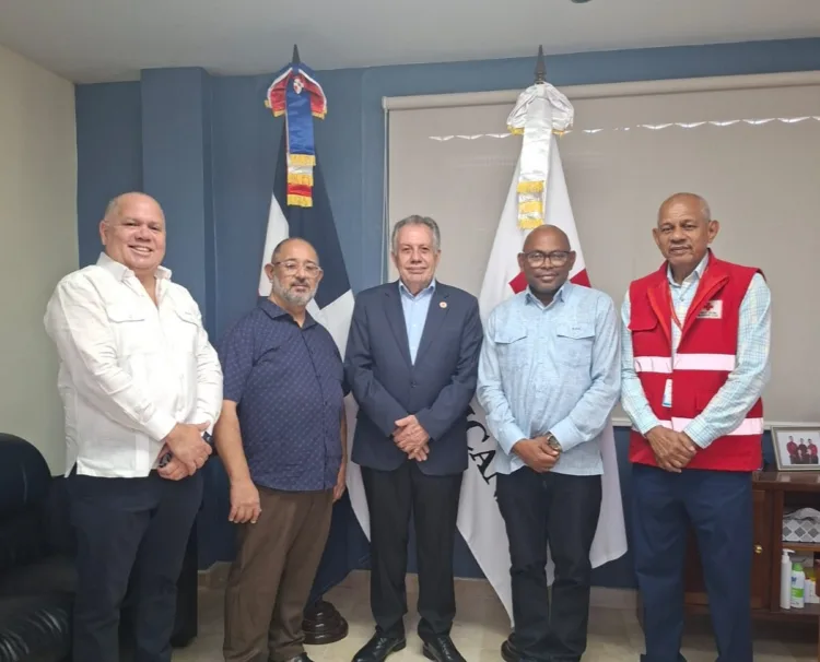 Círculo de reporteros gráficos visita sede de la cruz roja
