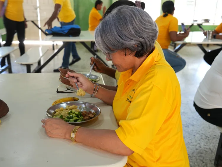 INABIE garantiza alimentación escolar a 150 mil jóvenes y adultos Inabie garantiza alimentación escolar a 150 mil jóvenes y adultos