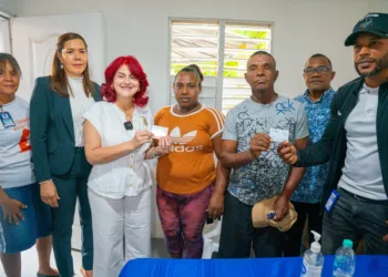 Miles de personas reciben asistencia de propeep en azua y san juan