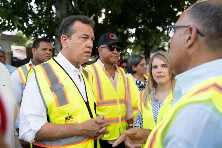 Mivhed reactiva el programa “dominicana se reconstruye” en hato mayor con la reparación de más de 400 viviendas
