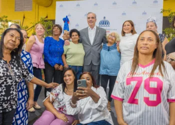 Abinader inicia entrega del bono madre 2026 que beneficiará a más de un millón de dominicanas