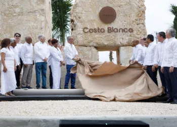 Abinader anuncia plan de desarrollo para boca chica con inversión de rd$20 mil millones