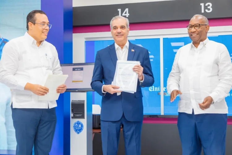 Presidente abinader y editrudis beltrán inauguran moderno centro multiservicios en la uasd