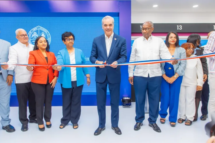 Presidente abinader y editrudis beltrán inauguran moderno centro multiservicios en la uasd
