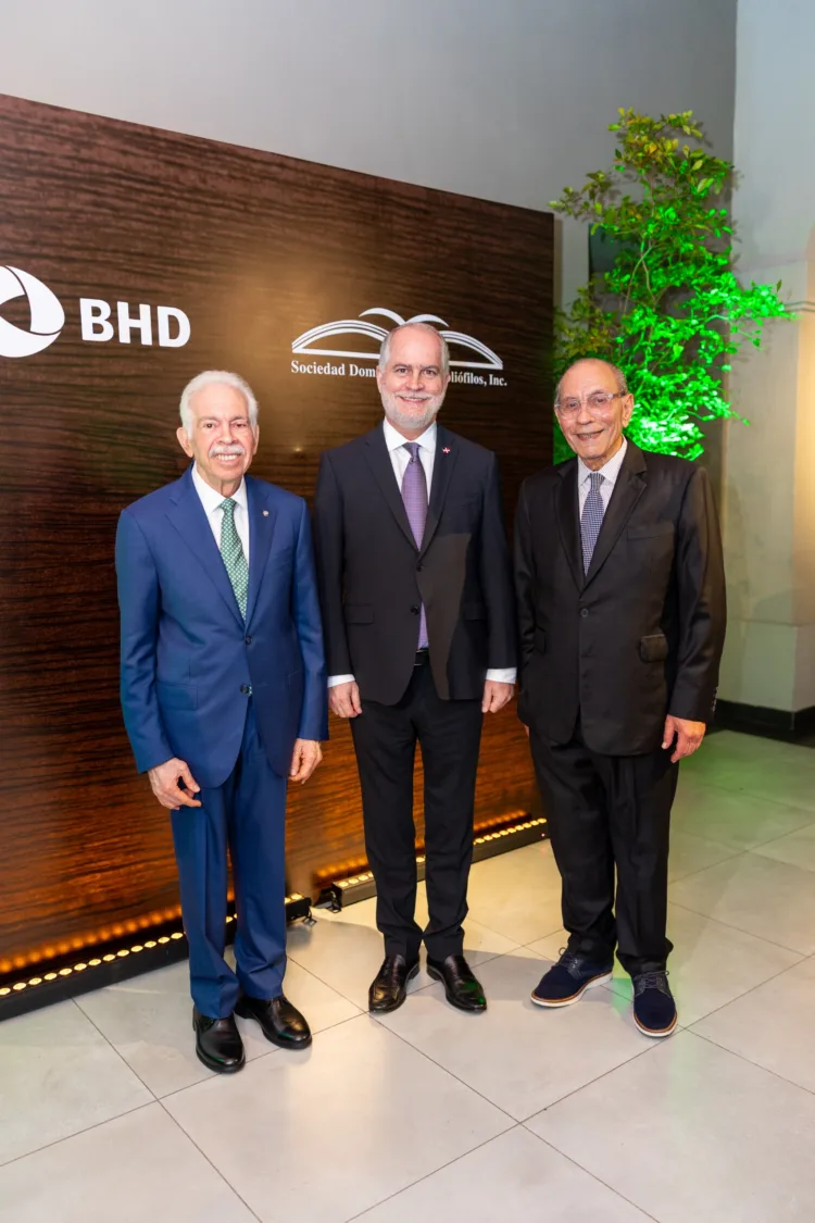 Bibliófilos y banco bhd lanzan tres libros fundamentales de historia dominicana