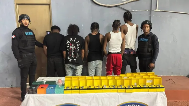 Policía Nacional desmantela banda dedicada a fraudes electrónicos y apresa cinco de sus integrantes Policía nacional desmantela banda dedicada a fraudes electrónicos y apresa cinco de sus integrantes