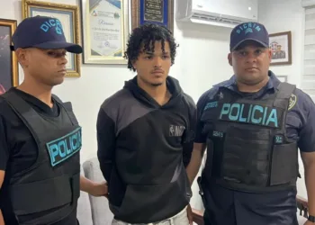 Joven buscado por presunta estafa electrónica se entrega voluntariamente en Santiago Joven buscado por presunta estafa electrónica se entrega voluntariamente en santiago
